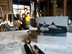 Göteborg,Sjömagasinet. Das exklusive Fisch- und Schalentierrestaurant empfängt die Gäste mit einem tollen Blick auf die Hafeneinfahrt. Küchenchef ist seit dem Frühjahr 2011 der Sternekoch Ulf Wagner. 